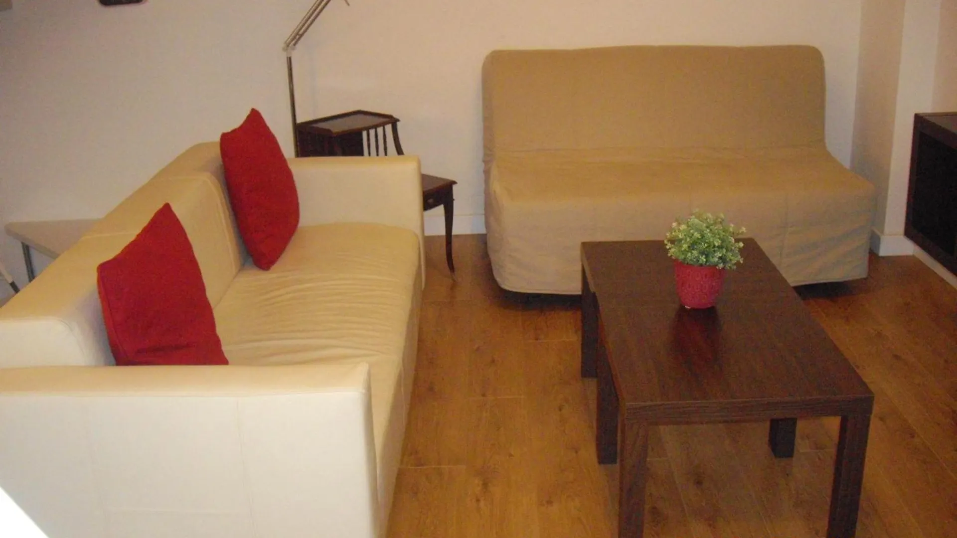 Апартаменты Apartamentos Clavero Малага