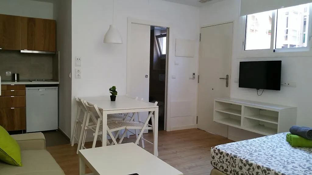 Apartamentos Clavero Малага Апартаменты