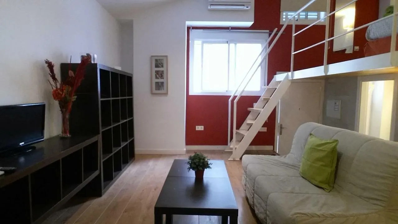 Apartamentos Clavero Малага